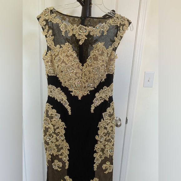 Formal Dress - Picture 2 of 3